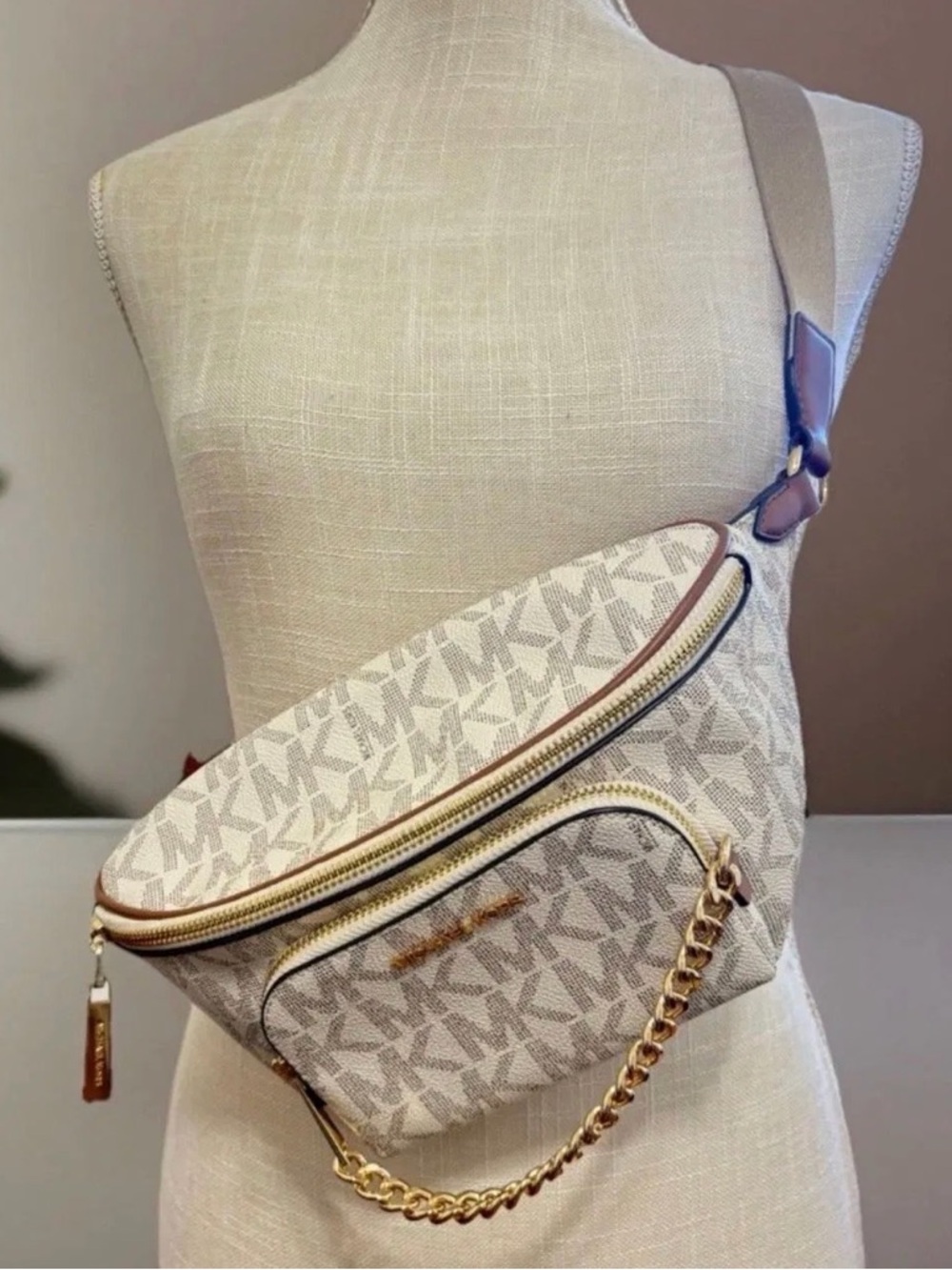 NEW Michael Kors Jet Set
Vanilla MK Signature Medium 
Sling Body Bum Bag